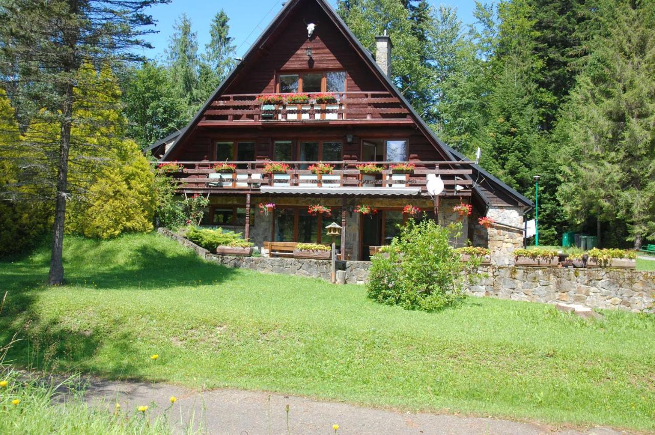 Domek Mysliwski W Mucznem Lutowiska Exterior photo